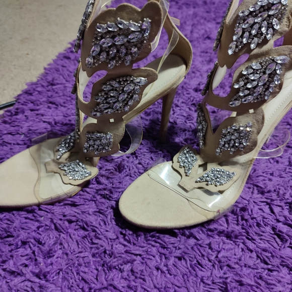 Heels - Picture 2 of 3